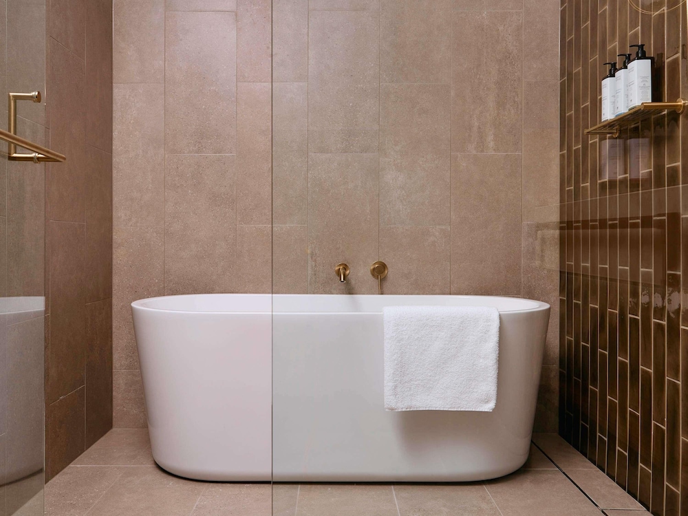 Suite de un dormitorio con 1 Cama King del hotel Mercure Melbourne Doncaster. Foto 7