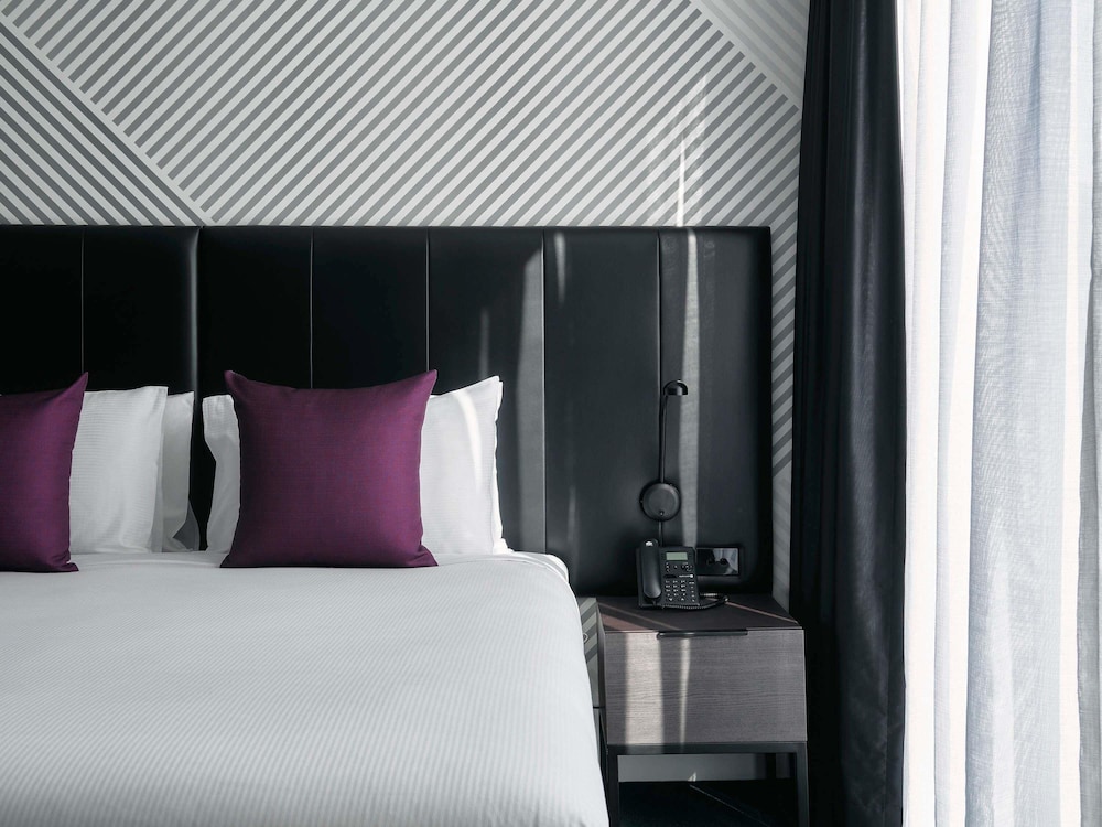 Habitación Superior con cama king del hotel Mövenpick Melbourne On Spencer. Foto 1