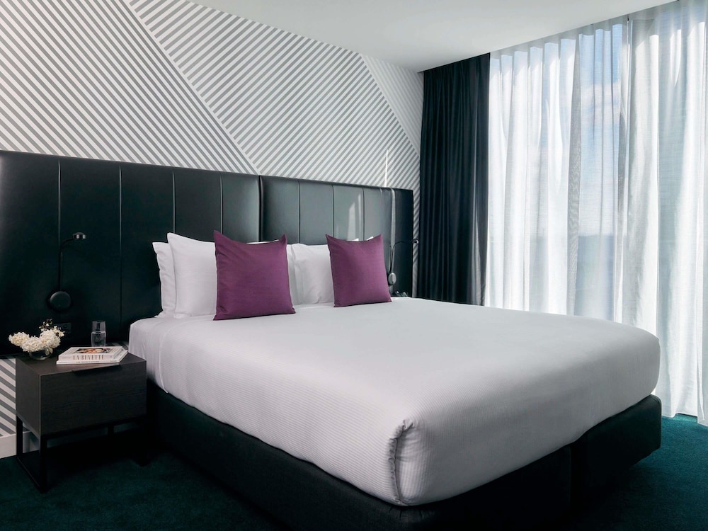 Habitación Superior con cama king del hotel Mövenpick Melbourne On Spencer. Foto 4