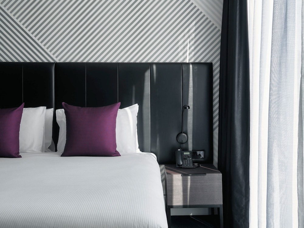 Habitación Deluxe King del hotel Mövenpick Melbourne On Spencer. Foto 1