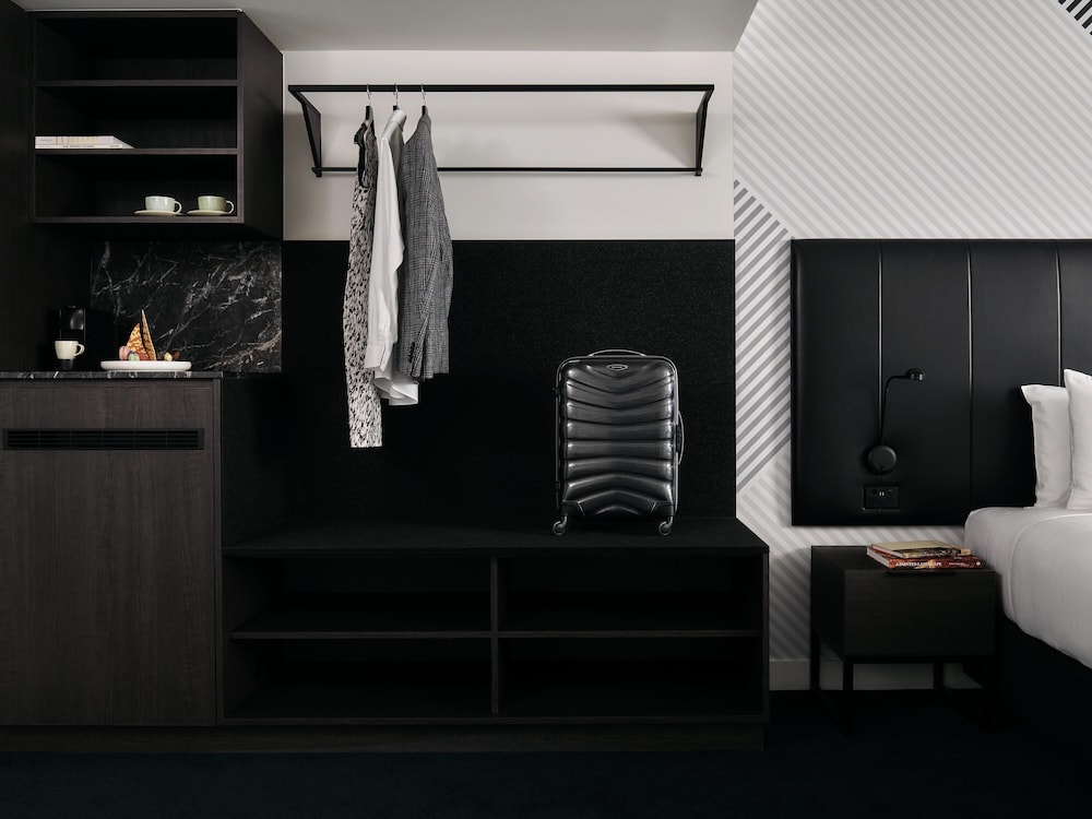 Habitación Deluxe King del hotel Mövenpick Melbourne On Spencer. Foto 2