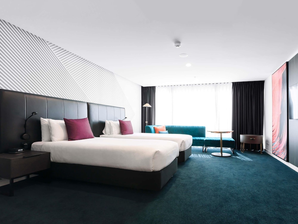 Habitación superior accesible con 2 camas individuales del hotel Mövenpick Melbourne On Spencer. Foto 3