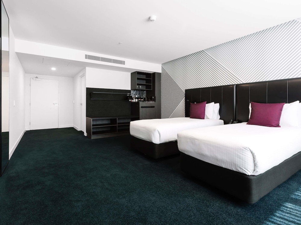 Habitación superior accesible con 2 camas individuales del hotel Mövenpick Melbourne On Spencer. Foto 4