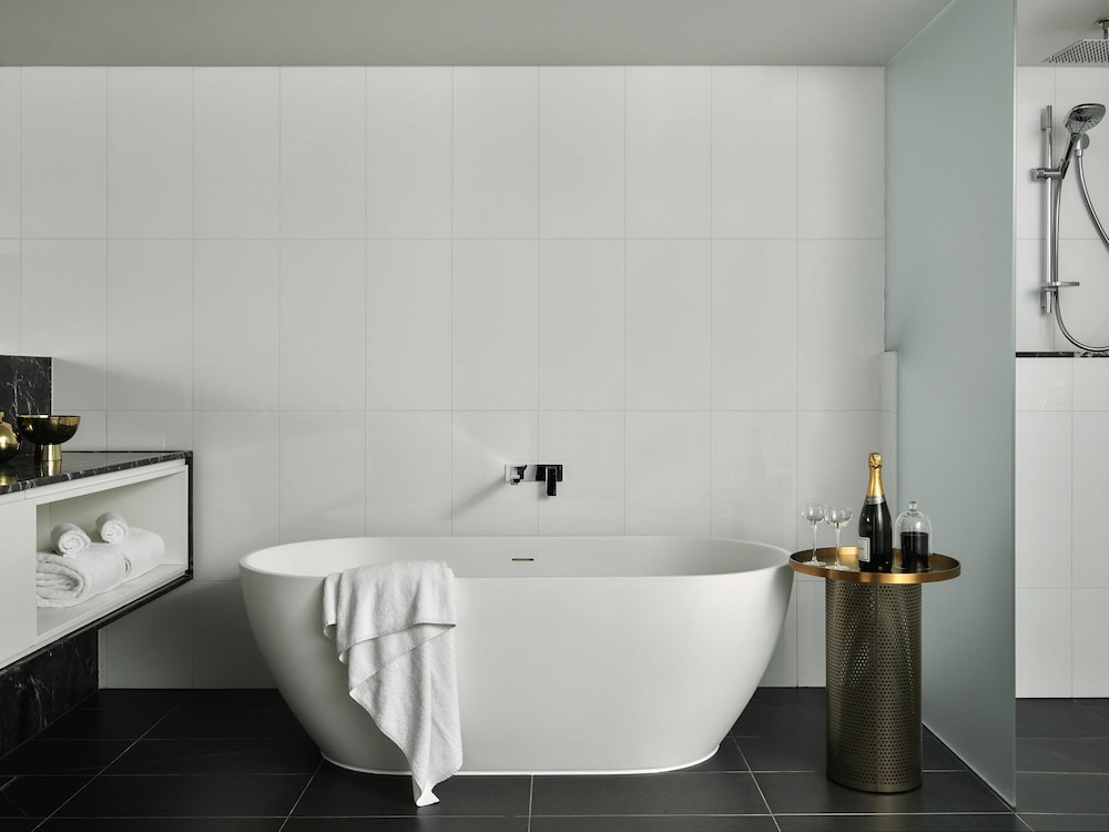 Suite Superior con cama King del hotel Mövenpick Melbourne On Spencer. Foto 12