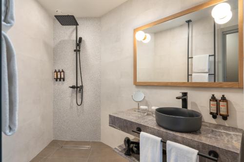 Habitación Doble Deluxe con vistas al mar del hotel LIVVO Lumm. Foto 8