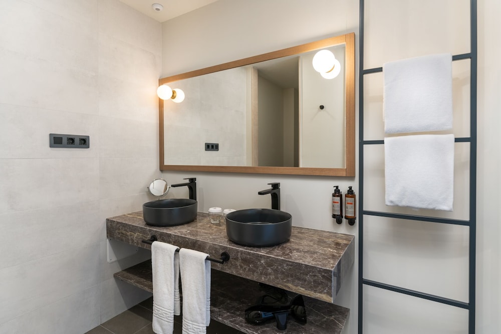 Habitación estándar doble del hotel LIVVO Lumm. Foto 11