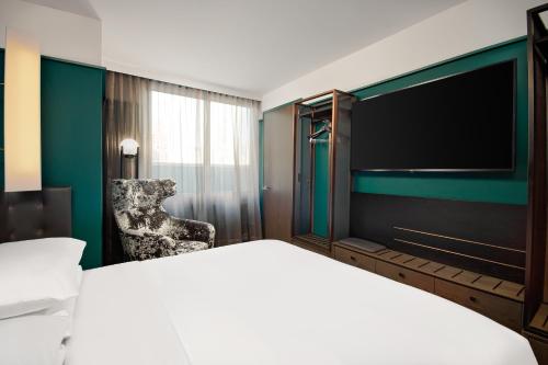 Habitación con cama extragrande - Planta superior del hotel Hyatt Centric Midtown 5th Avenue New York. Foto 2