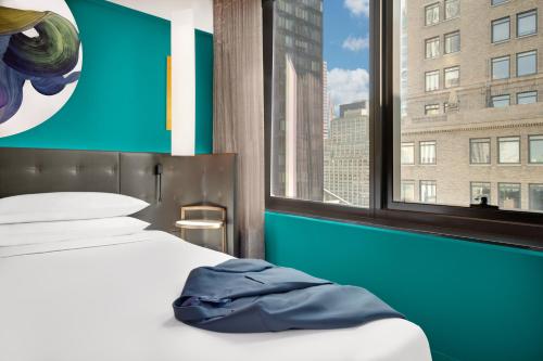 Habitación con cama extragrande - Planta superior del hotel Hyatt Centric Midtown 5th Avenue New York. Foto 6