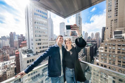 Habitación con balcón del hotel Pestana Park Avenue. Foto 2