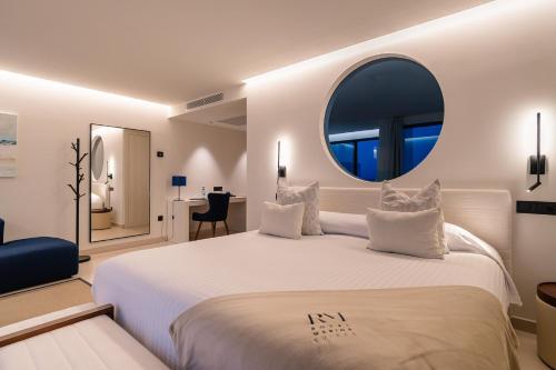 Suite with Sea View del hotel Royal Marina Suites Boutique. Foto 2