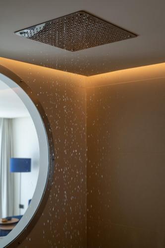 Superior Suite with Sea View del hotel Royal Marina Suites Boutique. Foto 30