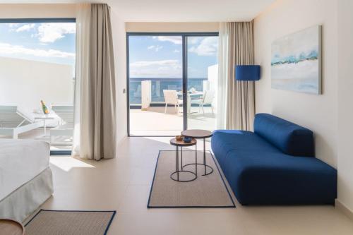 Suite con vistas al mar del hotel Royal Marina Suites Boutique. Foto 4