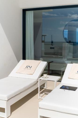 Suite con vistas al mar del hotel Royal Marina Suites Boutique. Foto 9