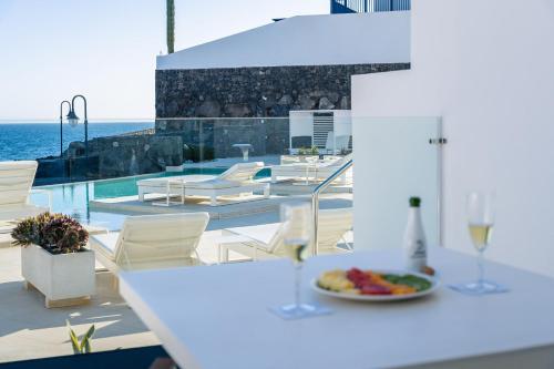 Suite con terraza del hotel Royal Marina Suites Boutique. Foto 9