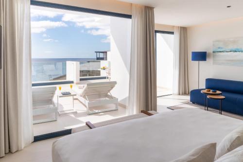 Suite Superior con vistas al mar del hotel Royal Marina Suites Boutique. Foto 3