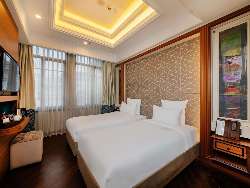 Habitación de categoría superior con 2 camas individuales del hotel Mercure Istanbul Sirkeci. Foto 1