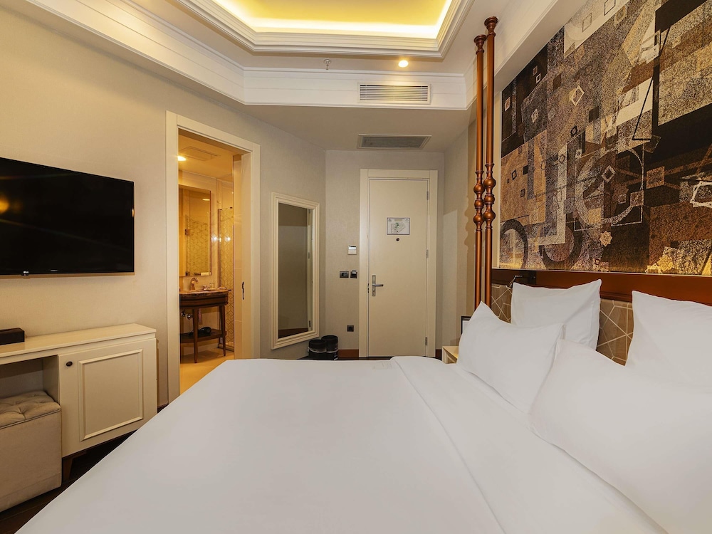 Habitación Deluxe con 1 cama king size del hotel Mercure Istanbul Sirkeci. Foto 2