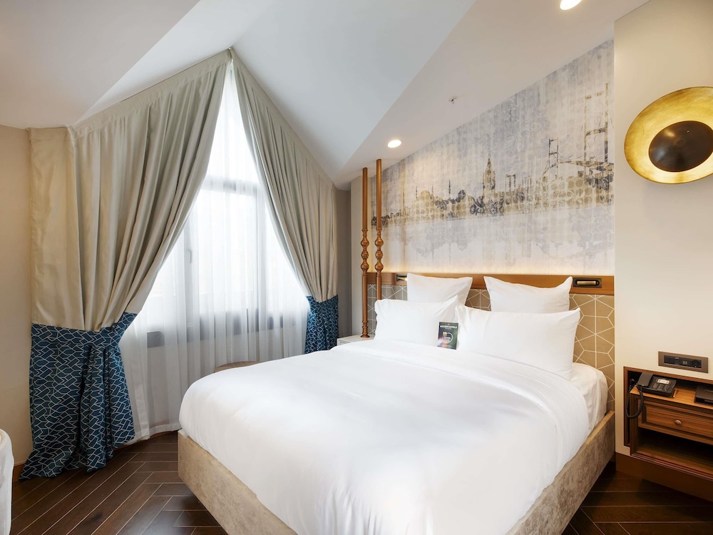 HABITACIÓN SUPERIOR con 1 cama king size del hotel Mercure Istanbul Sirkeci. Foto 6