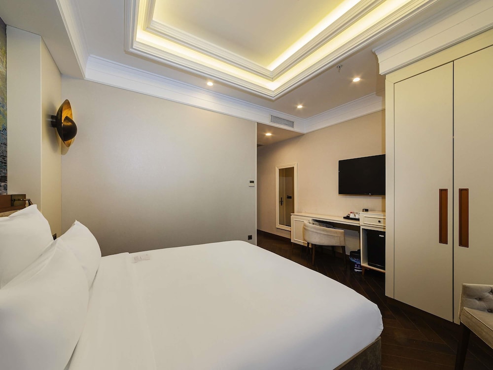 HABITACIÓN SUPERIOR con 1 cama king size del hotel Mercure Istanbul Sirkeci. Foto 9