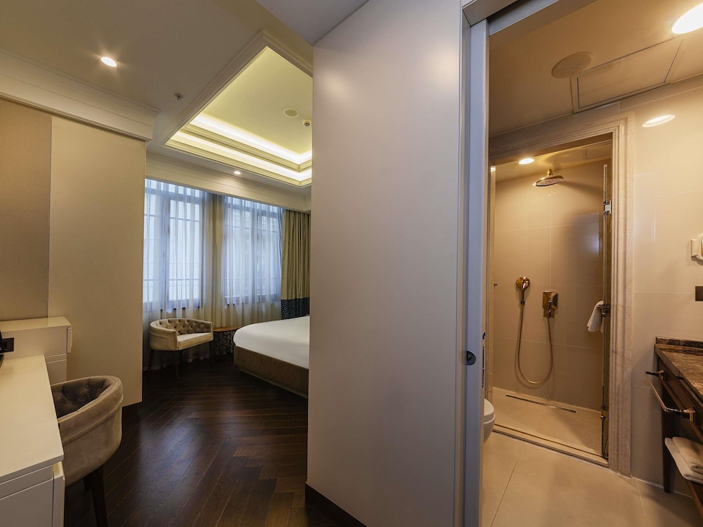 HABITACIÓN SUPERIOR con 1 cama king size del hotel Mercure Istanbul Sirkeci. Foto 11