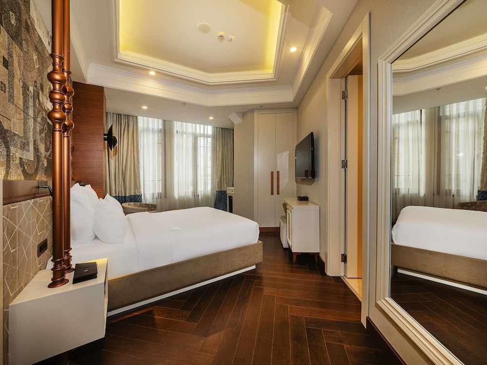 Habitación Deluxe con 1 cama king size del hotel Mercure Istanbul Sirkeci. Foto 9