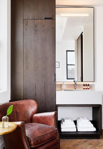 Habitación Walker con cama extragrande del hotel Walker Tribeca. Foto 5