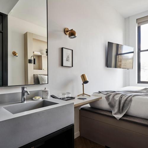 Habitación Walker con cama extragrande del hotel Walker Tribeca. Foto 6
