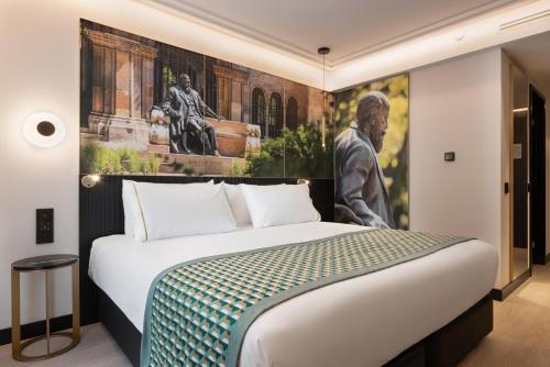 Habitación Doble Deluxe del hotel Eurostars Ambassador. Foto 1