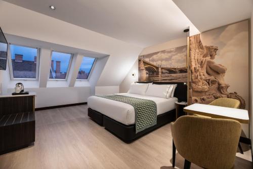 Habitación Doble Deluxe del hotel Eurostars Ambassador. Foto 5
