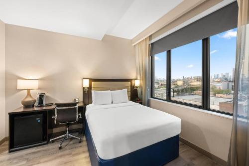 Habitación adaptada para personas con movilidad reducida - 1 cama grande - No fumadores del hotel Comfort Inn Prospect Park - Brooklyn. Foto 4