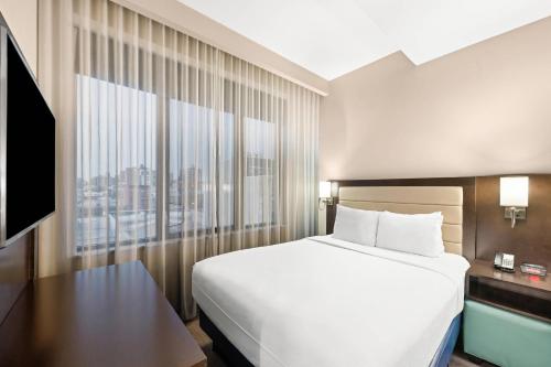 Habitación Efficiency con cama grande - No fumadores del hotel Comfort Inn Prospect Park - Brooklyn. Foto 1