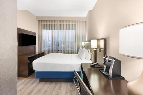 Habitación Efficiency con cama grande - No fumadores del hotel Comfort Inn Prospect Park - Brooklyn. Foto 2
