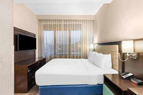 Habitación Superior Efficiency con cama grande - No fumadores del hotel Comfort Inn Prospect Park - Brooklyn. Foto 3