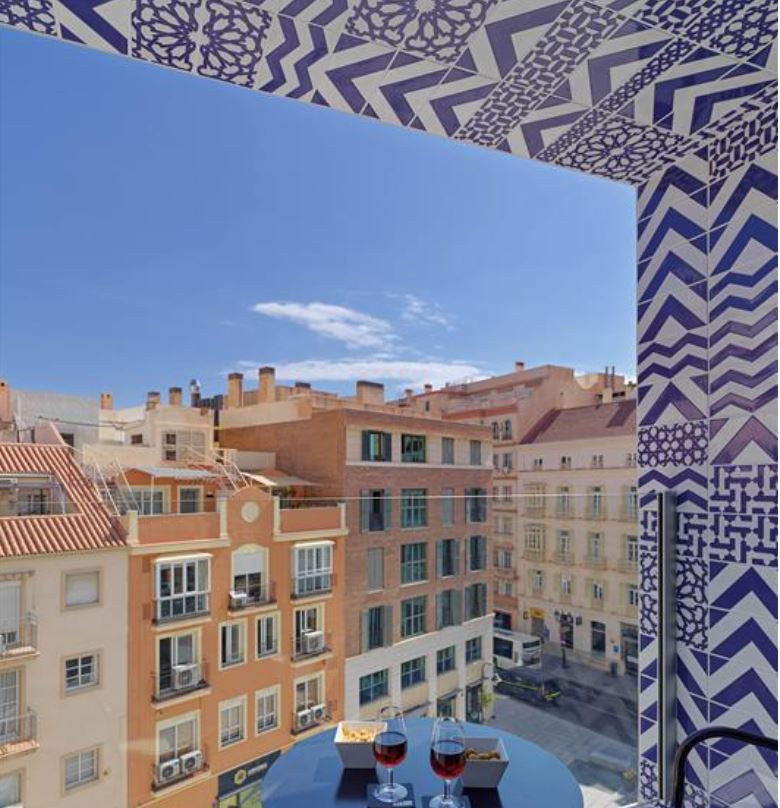 Doble Superior Vista Catedral del hotel H10 Croma Malaga. Foto 4