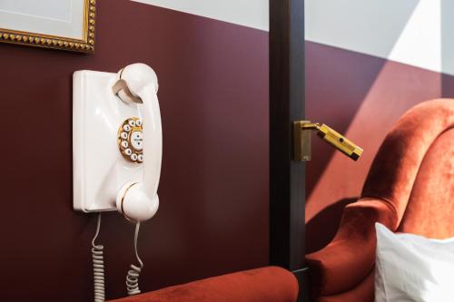 Habitación con cama extragrande - Adaptada para personas de movilidad reducida del hotel Civilian. Foto 7