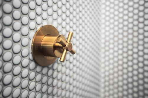 Habitación Doble Deluxe - 2 camas dobles del hotel Civilian. Foto 8