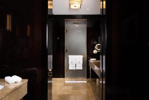 Suite Premier con vistas al río del hotel Casa Cipriani New York. Foto 3