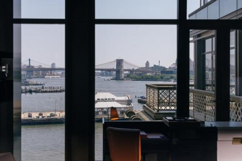 Suite Junior Esquinera con vistas a la ciudad adaptada para personas con movilidad reducida del hotel Casa Cipriani New York. Foto 2