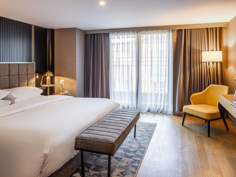 Suite familiar tipo dúplex con 2 dorm., cama king size, vistas a la ciudad y acceso al Club del hotel Sofitel Istanbul Taksim. Foto 6