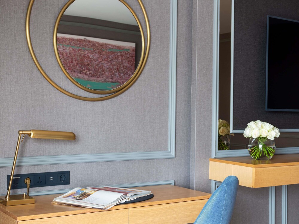 Habitación Luxury con 1 cama king size y vistas al Bósforo del hotel Sofitel Istanbul Taksim. Foto 2