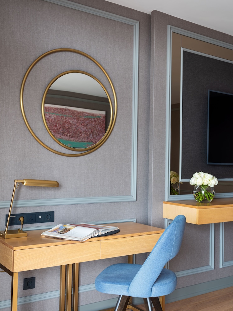 Habitación superior con 2 camas individuales del hotel Sofitel Istanbul Taksim. Foto 4