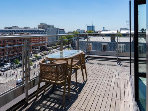 Habitación Doble con terraza del hotel La Belle Ville. Foto 9