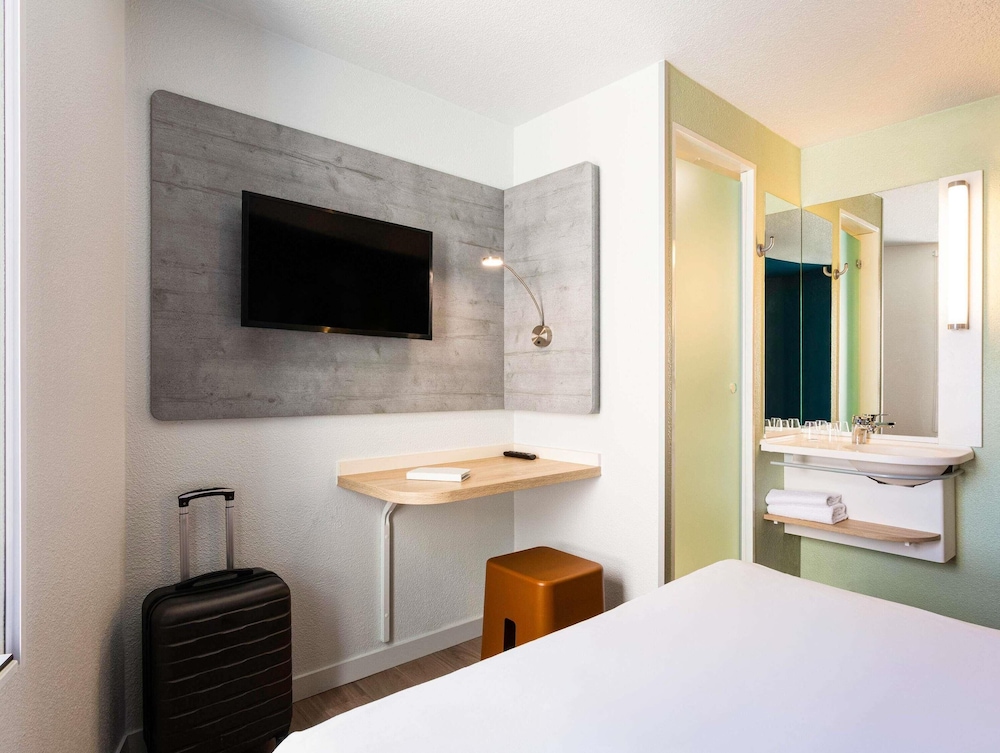 Habitación Doble del hotel ibis budget Bordeaux Centre Gare Saint Jean. Foto 7