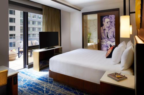 Estudio con balcón del hotel Hard Rock Hotel New York. Foto 2