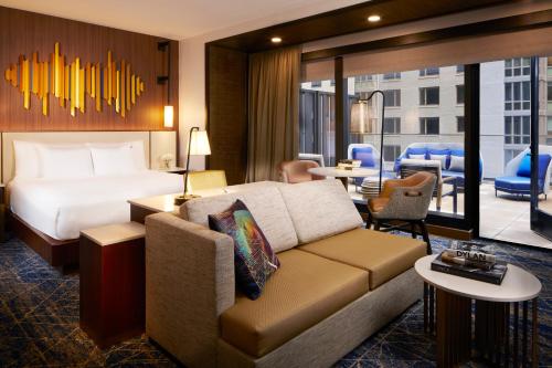 Estudio Doble con balcón - cama grande del hotel Hard Rock Hotel New York. Foto 6