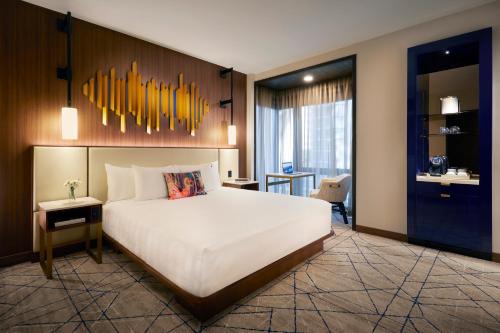 Habitación Deluxe con cama extragrande del hotel Hard Rock Hotel New York. Foto 2