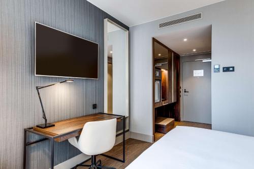 Habitación Doble Premium con Vistas del hotel NH Collection Antwerp Centre. Foto 4