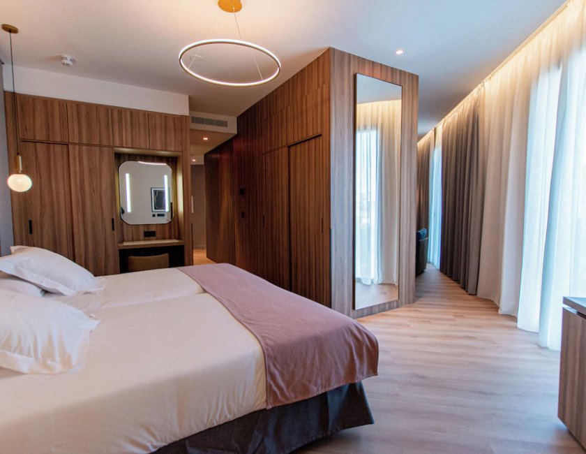 Suite Junior del hotel Giralda Center. Foto 9