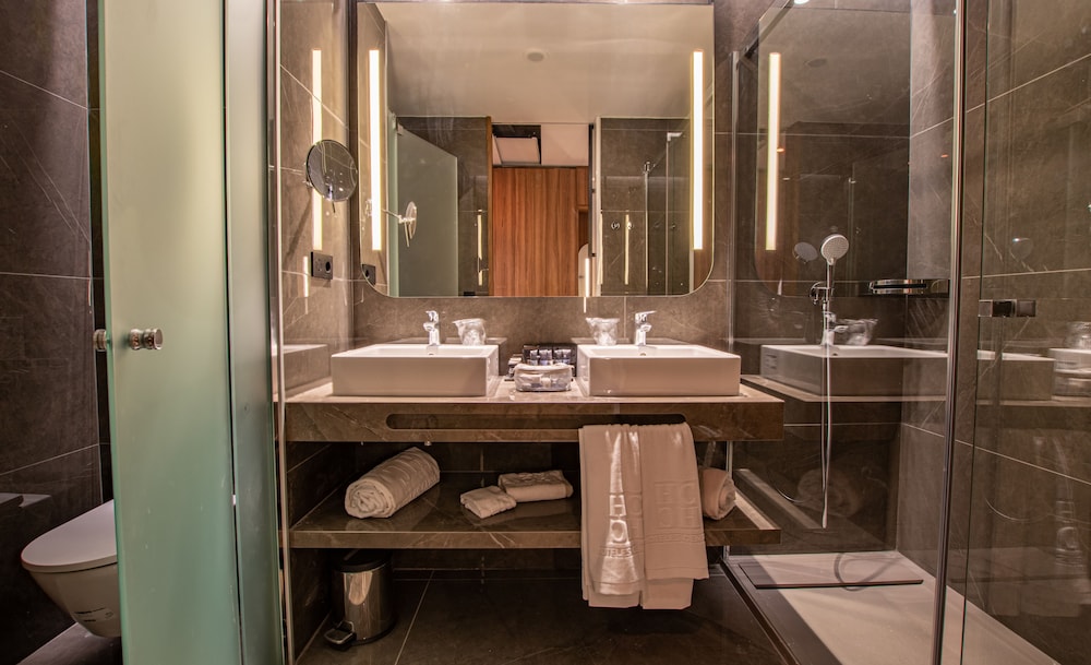 Habitación superior (parking included) del hotel Giralda Center. Foto 5