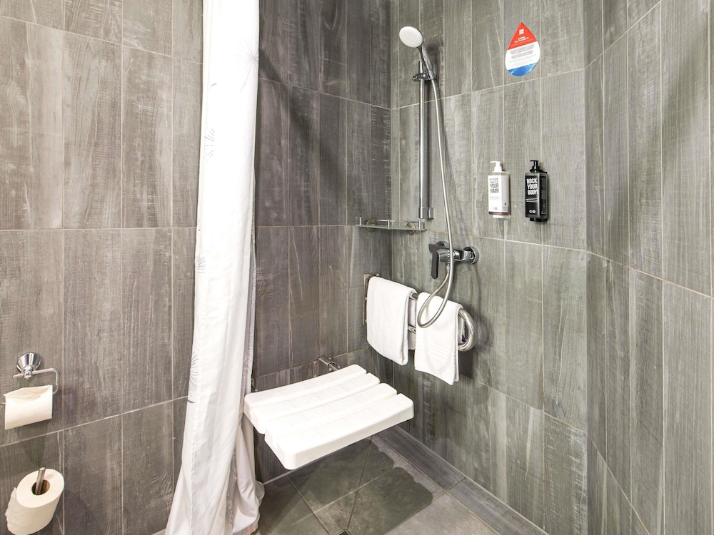 Habitación estándar adaptada para huéspedes con movilidad reducida del hotel ibis Wroclaw Centrum. Foto 5